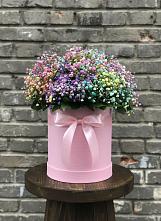 Цветочная композиция из Гипсофила и Розы в шляпной коробке в Елово