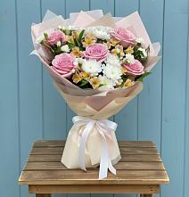 Букет цветов из:  Гвоздики, Орхидеи и Розы в Елово