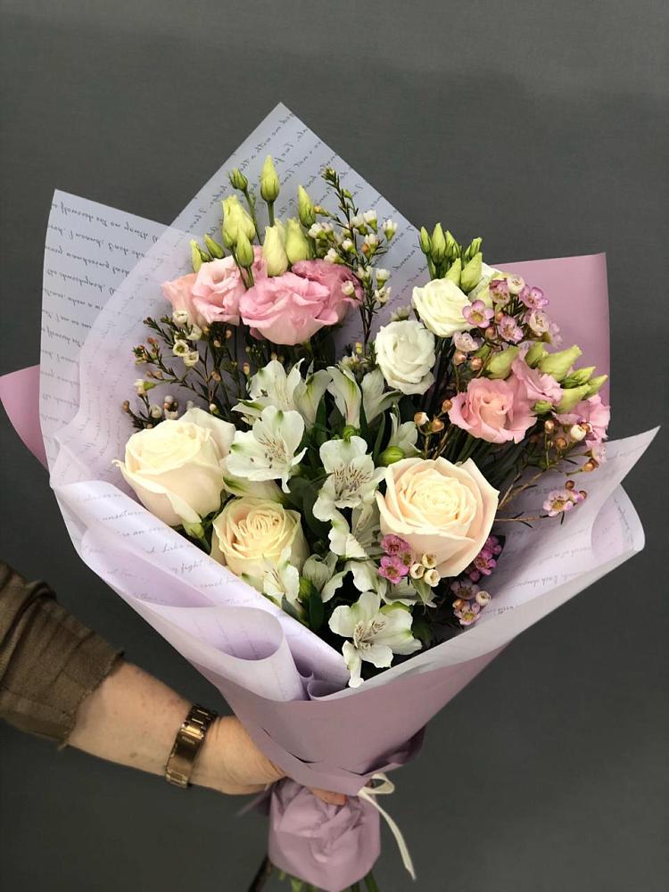 Букет цветов из: Альстромерии, Розы и Лизиантусы в Елово