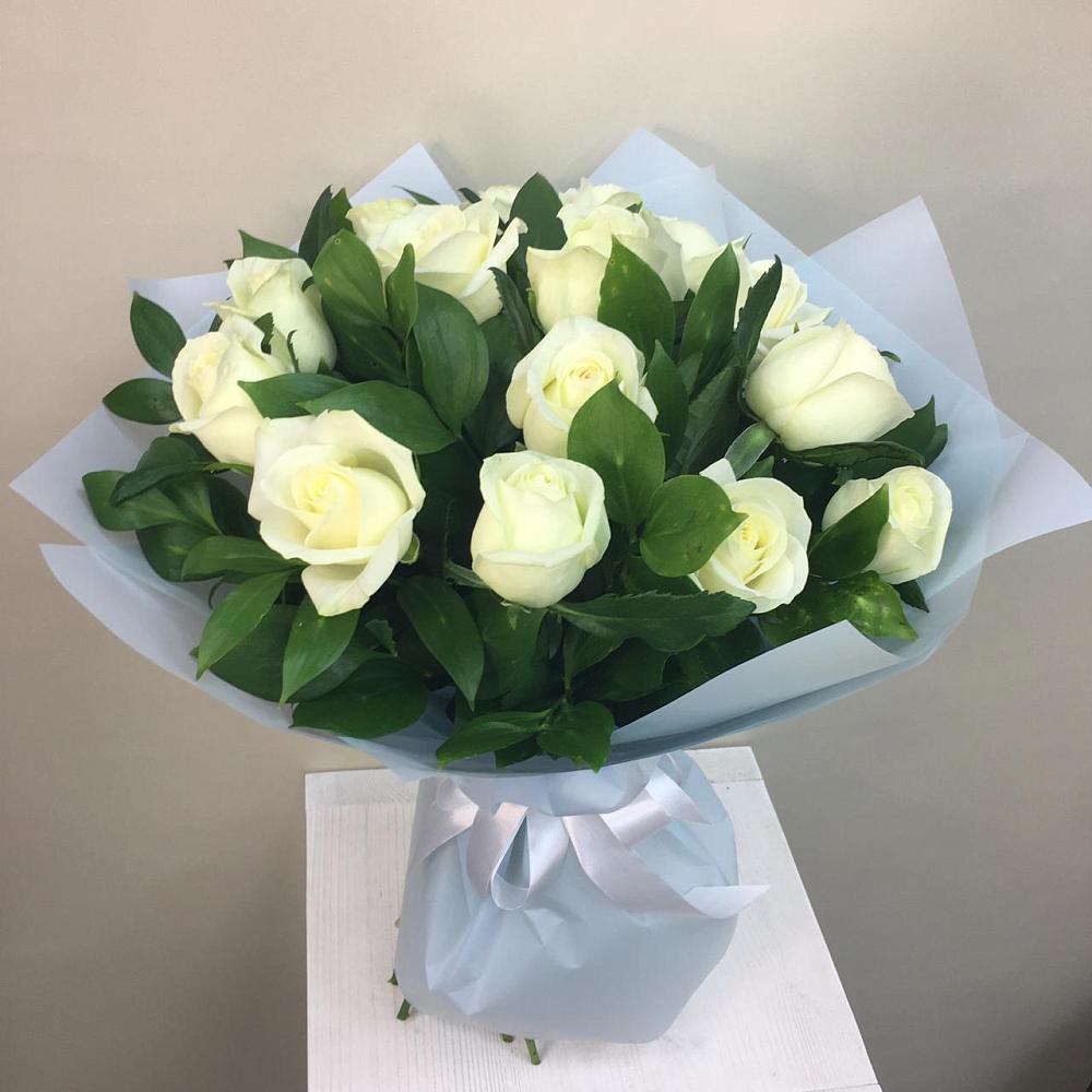 Букет 15 Белых роз Проуд в Елово