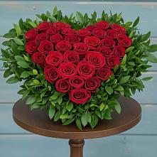 Цветочная композиция из Розы в виде сердца в Елово