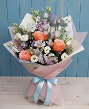 Букет цветов из:  Лизиантусы, Розы, Альстромерии и Гипсофила #REPLACE_PRED# Елово