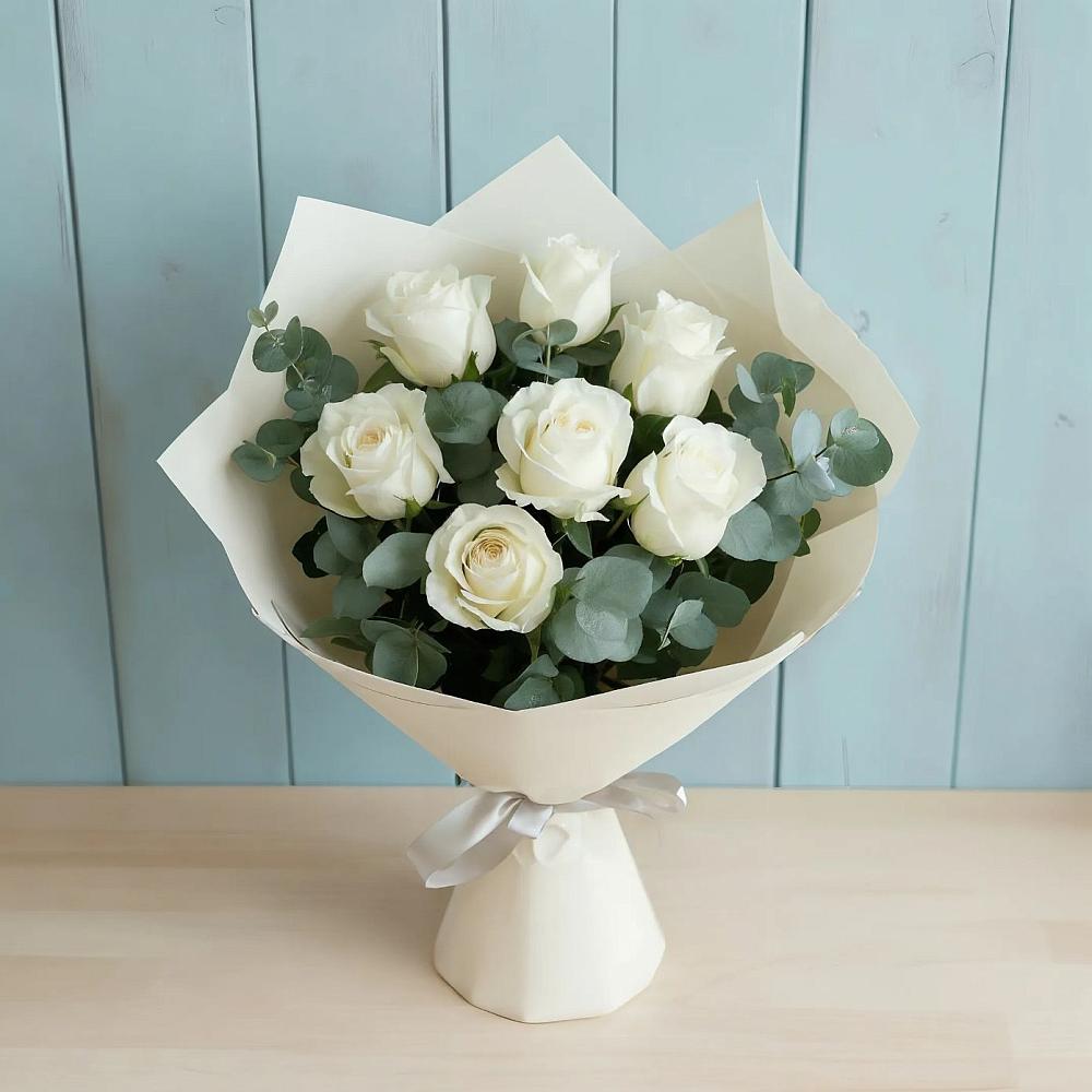 Букет Белые розы в Эвкалипте в Елово