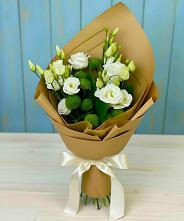 Букет цветов из:  Хризантемы и Лизиантусы в Елово