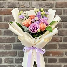 Букет цветов из:  Лизиантусы и Розы в Елово