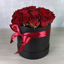 Цветочная композиция из Розы в шляпной коробке в Елово