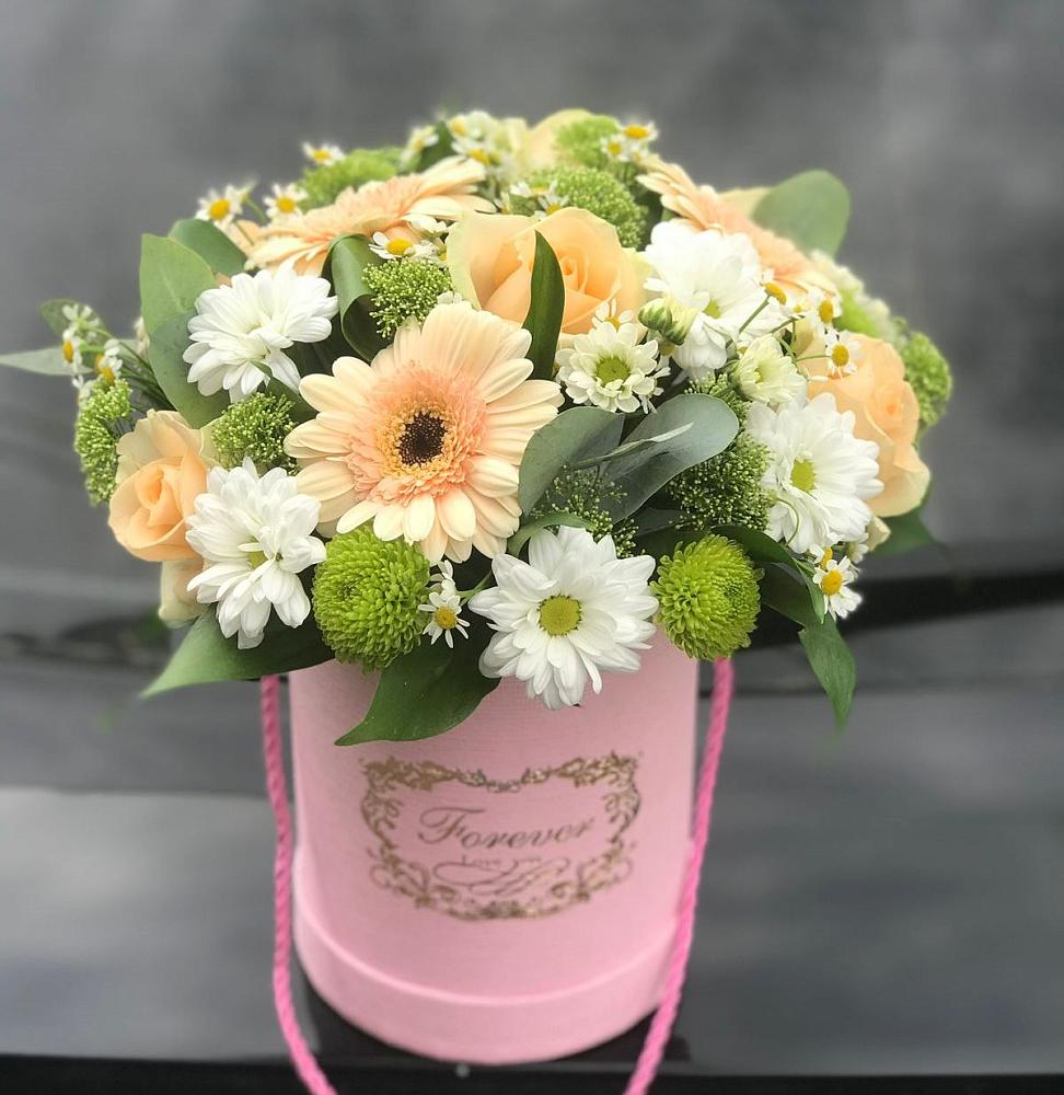 Цветочная композиция из Розы, Герберы и Хризантемы в шляпной коробке в Елово