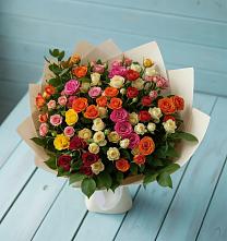 Букет Микс из разноцветных кустовых роз в Елово