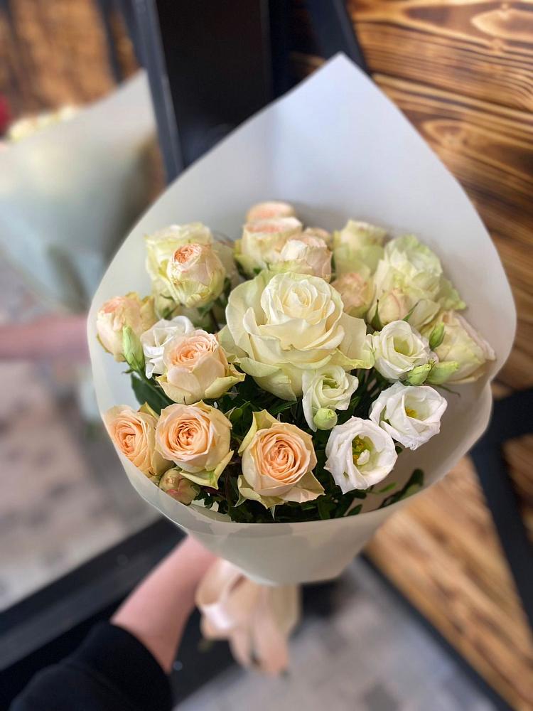 Букет цветов из: Розы и Лизиантусы в Елово