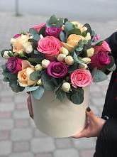Цветочная композиция из Розы в шляпной коробке в Елово