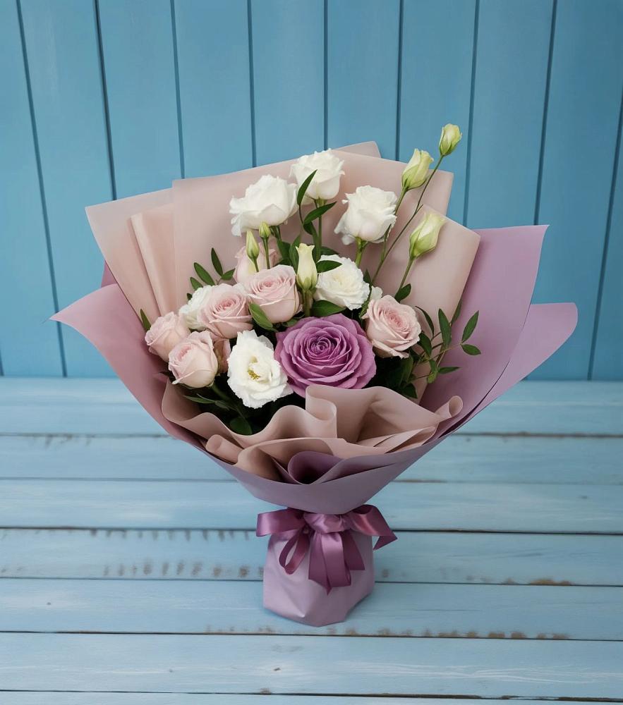 Букет цветов из: Розы и Лизиантусы в Елово